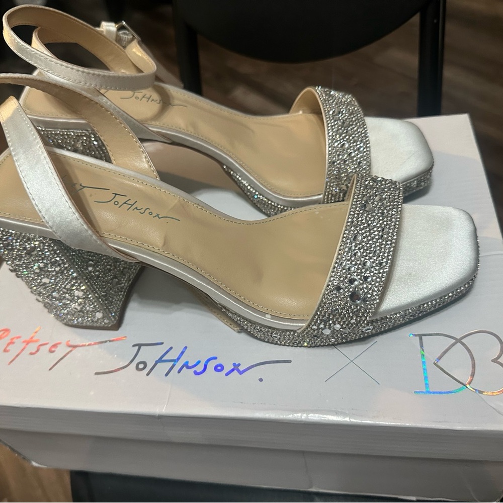 ✨✨Betsey Johnson Silver Women's Shoes✨✨